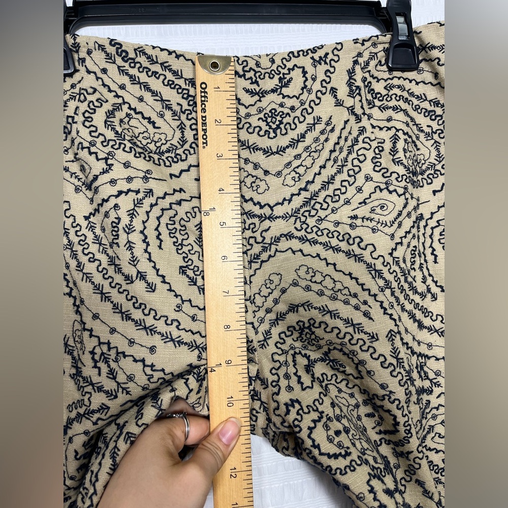 Talbots Women’s Linen/Cotton Tan and Navy Blue embroidered Slacks size 8 - Picture 4 of 9